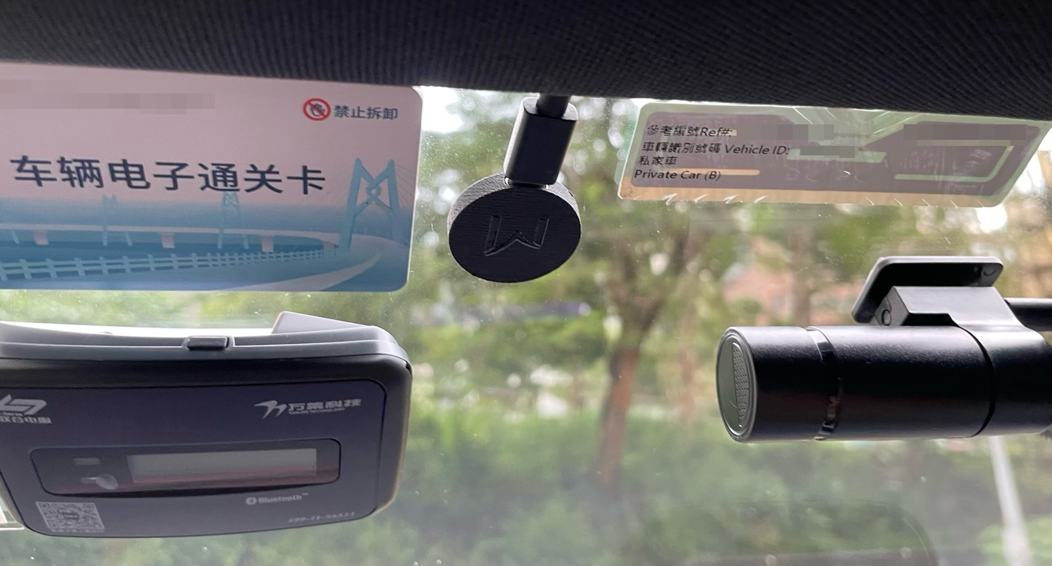 已安裝在車內的 MetreTag UWB 裝置